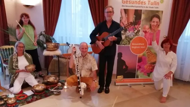 MusikerInnen von Yoga in Concert, Mitte Berndt Kühnel und rechts Hilde Geiger