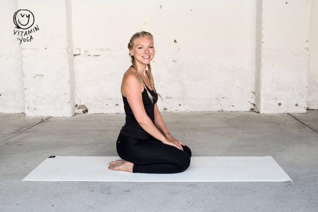 Julia Schuster - Vitamin Yoga