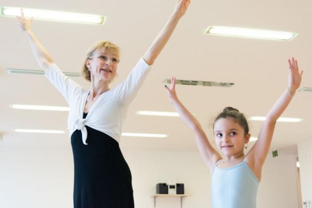 Foto Kind mit Ballettlehrerin